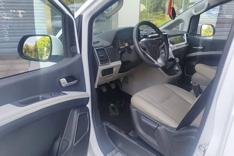 Used JAC Refine M4 2016 2.0L Manual Luxury Version Driver Seat