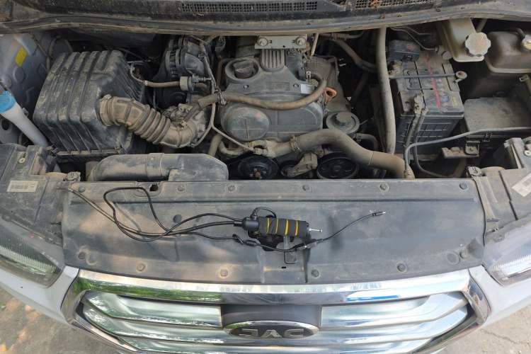 Used JAC Refine M4 2016 2.0L Manual Luxury Version Engine Bay