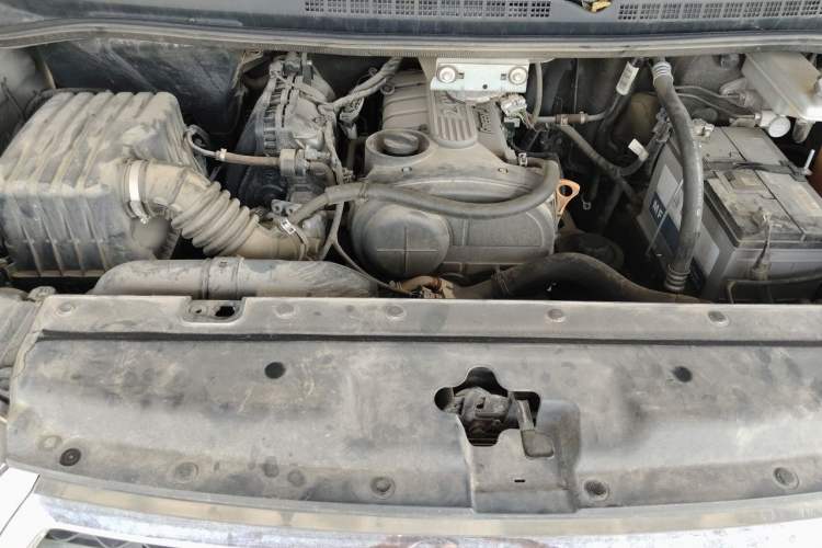 Used JAC Refine M4 2016 2.0L Manual Luxury Version Engine Bay