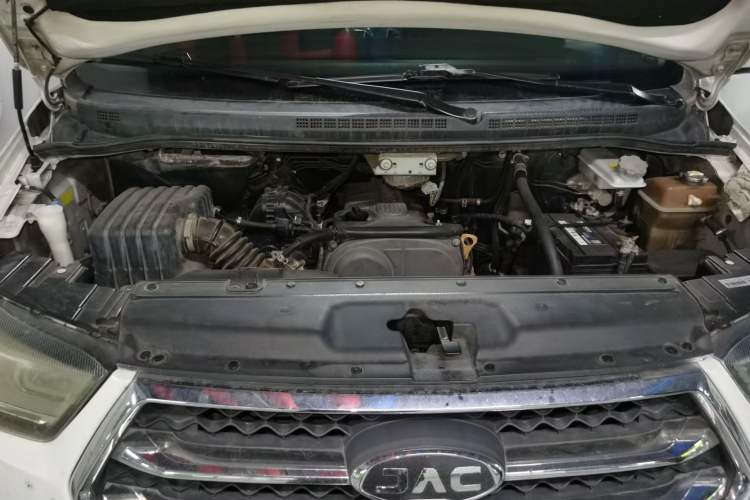Used JAC Refine M4 2016 2.0L Manual Luxury Smart Version Engine Bay
