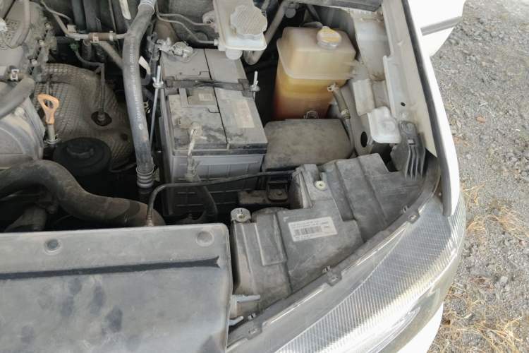 Used JAC Refine M4 2016 2.0L Manual Luxury Version Engine Bay Left