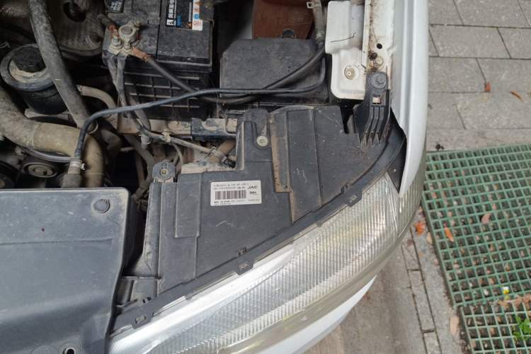 Used JAC Refine M4 2016 2.0L Manual Comfort Edition Engine Bay Left