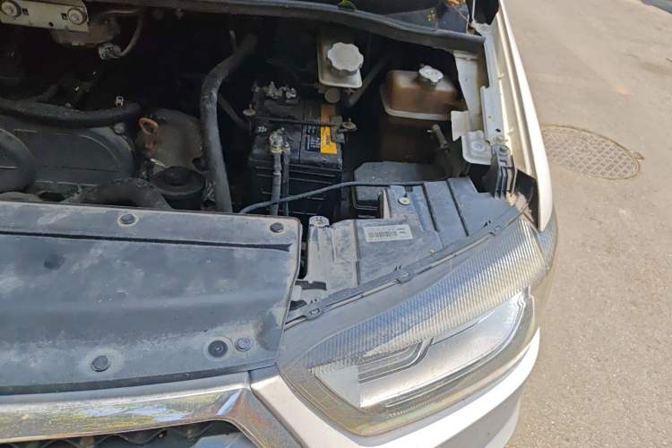 Used JAC Refine M4 2016 2.0L Manual Luxury Version Engine Bay Left