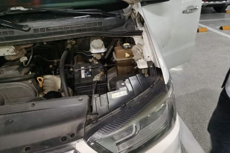 Used JAC Refine M4 2016 2.0L Manual Luxury Smart Version Engine Bay Left