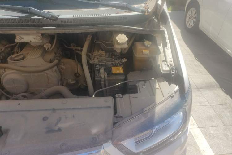 Used JAC Refine M4 2016 2.0L Manual Luxury Version Engine Bay Left