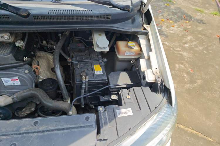 Used JAC Refine M4 2016 2.0L Manual Luxury Version Engine Bay Left