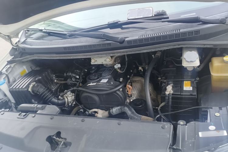 Used JAC Refine M4 2016 2.0L Manual Luxury Version Engine Bay