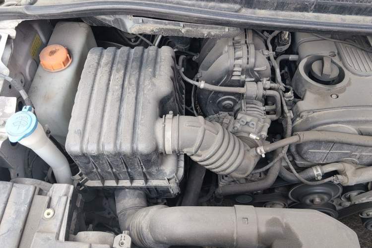 Used JAC Refine M4 2016 2.0L Manual Luxury Version Engine Bay Right
