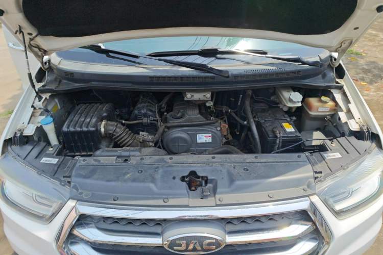 Used JAC Refine M4 2016 2.0L Manual Luxury Version Engine Bay