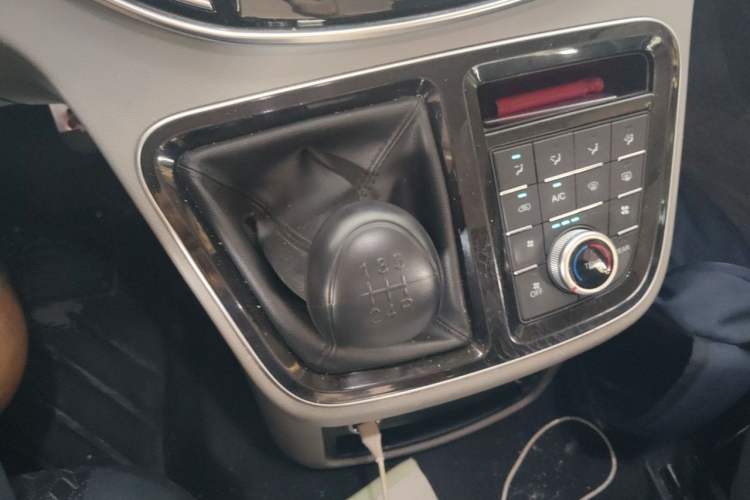Used JAC Refine M4 2016 2.0L Manual Luxury Version Gear Lever