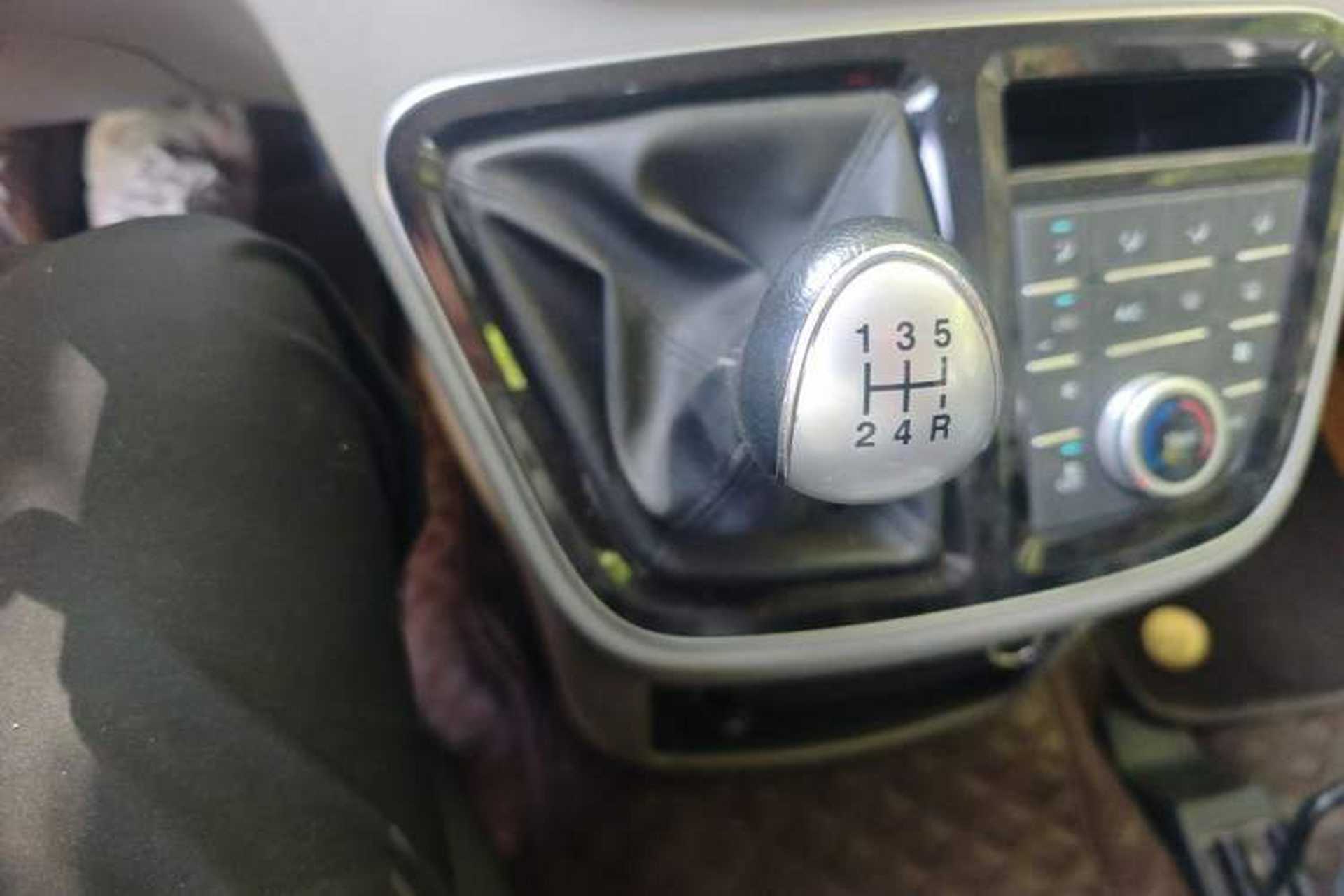 Used JAC Refine M4 2016 2.0L Manual Luxury Version Gear Lever
