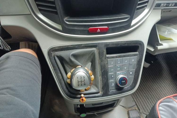 Used JAC Refine M4 2016 2.0L Manual Comfort Edition Gear Lever