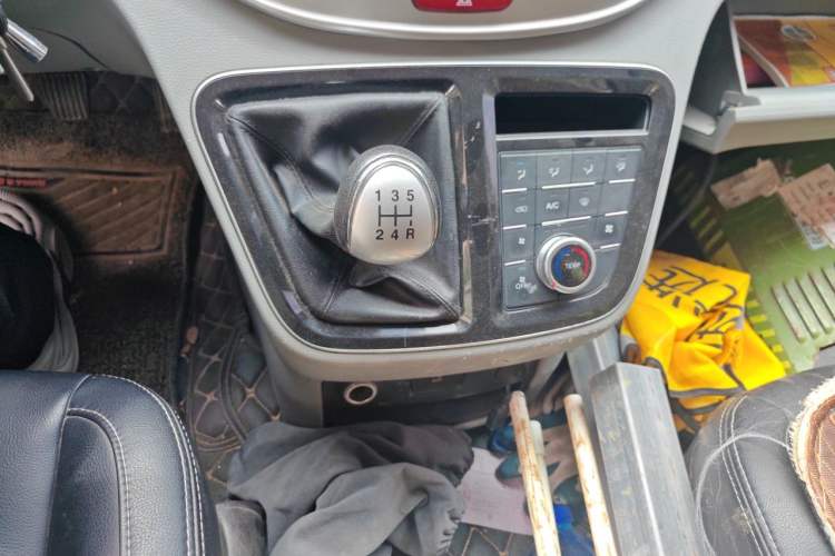 Used JAC Refine M4 2016 2.0L Manual Comfort Edition Gear Lever