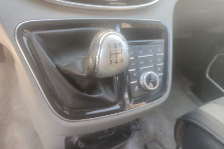 Used JAC Refine M4 2016 2.0L Manual Luxury Version Gear Lever
