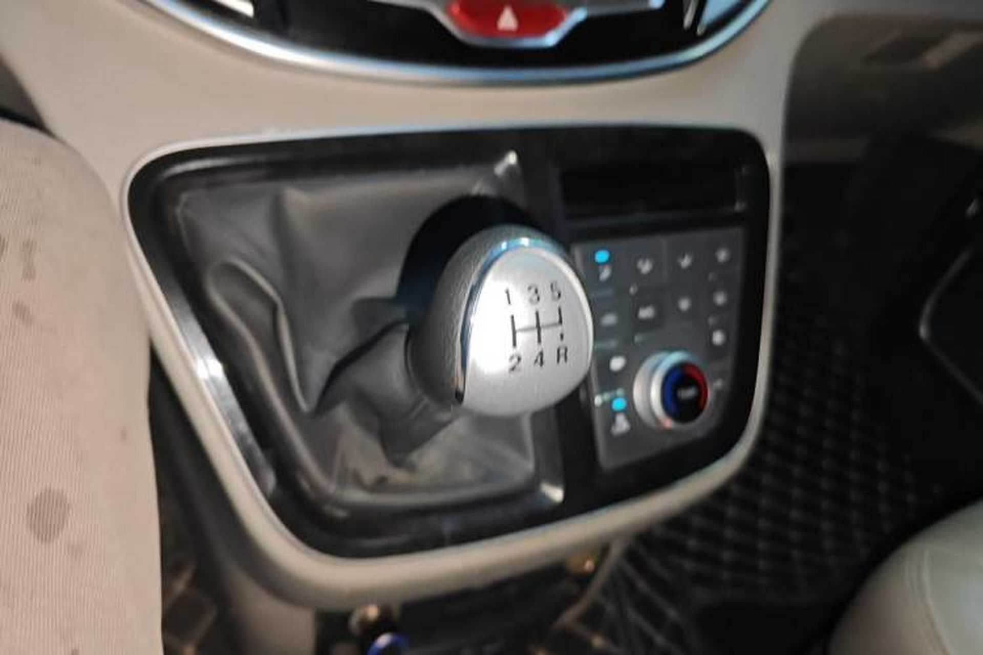 Used JAC Refine M4 2016 2.0L Manual Luxury Smart Version Gear Lever