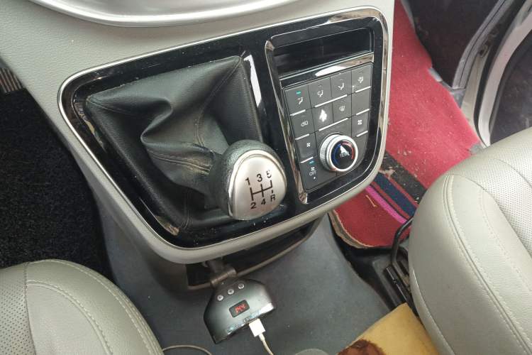 Used JAC Refine M4 2016 2.0L Manual Luxury Version Gear Lever