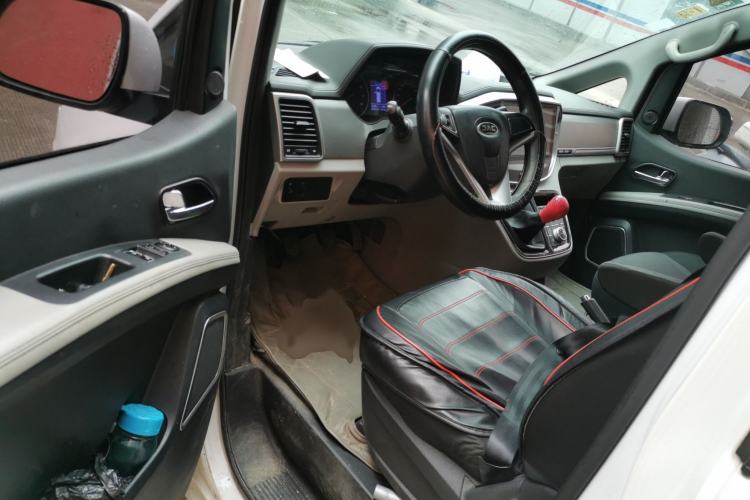 Used JAC Refine M4 2016 2.0L Manual Comfort Edition Interior 3