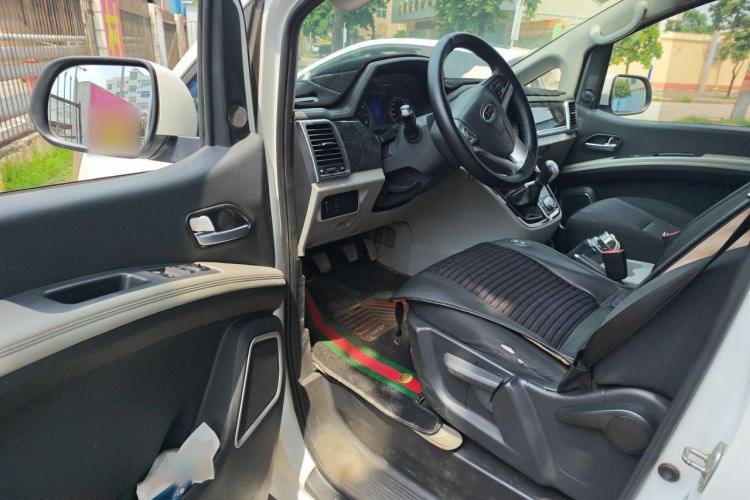 Used JAC Refine M4 2016 2.0L Manual Luxury Version Interior 3