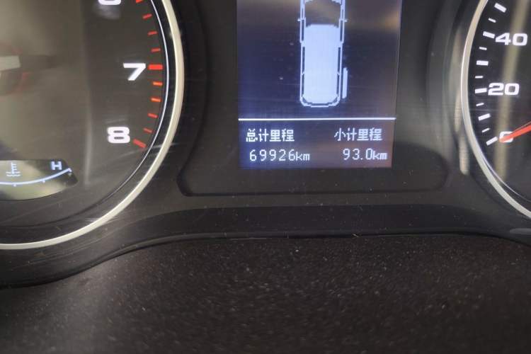 Used JAC Refine M4 2016 2.0L Manual Luxury Smart Version Odometer Close Up