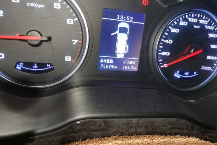 Used JAC Refine M4 2016 2.0L Manual Luxury Smart Version Odometer Close Up