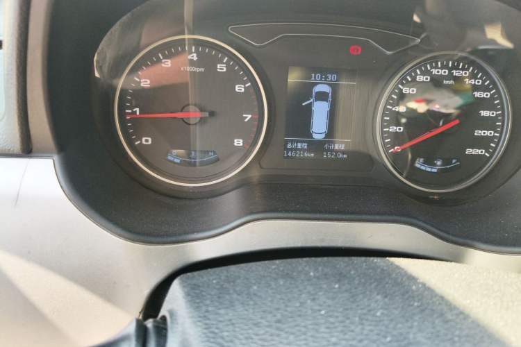 Used JAC Refine M4 2016 2.0L Manual Comfort Edition Odometer Close Up