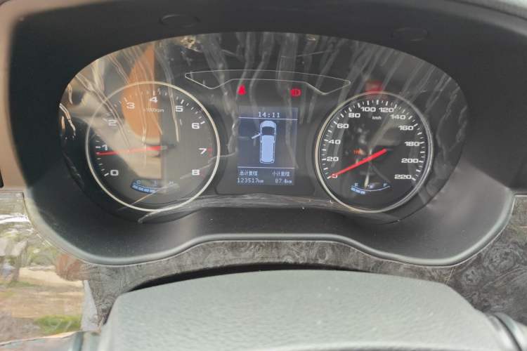 Used JAC Refine M4 2016 2.0L Manual Luxury Version Odometer Close Up