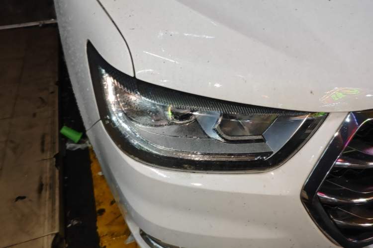 Used JAC Refine M4 2016 2.0L Manual Luxury Smart Version Right Front Headlight