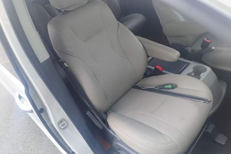 Used JAC Refine M4 2016 2.0L Manual Luxury Version Right Front Seat