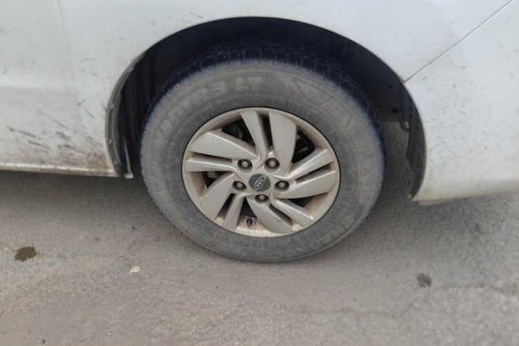 Used JAC Refine M4 2016 2.0L Manual Luxury Version Right Front Wheel Hub