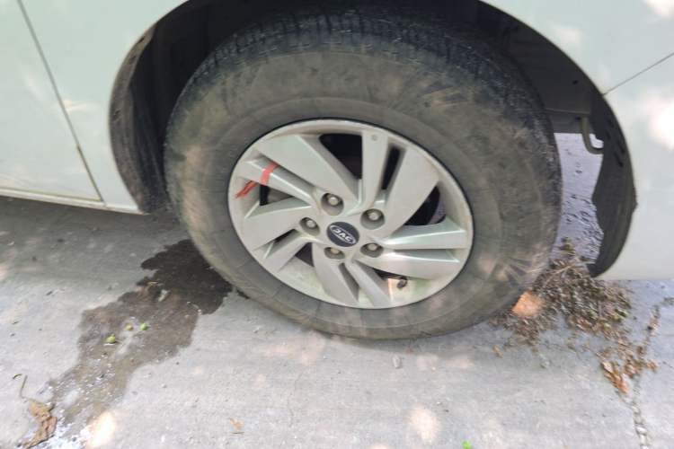 Used JAC Refine M4 2016 2.0L Manual Luxury Version Right Front Wheel Hub