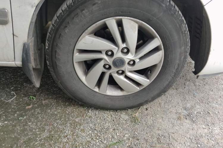 Used JAC Refine M4 2016 2.0L Manual Luxury Version Right Front Wheel Hub
