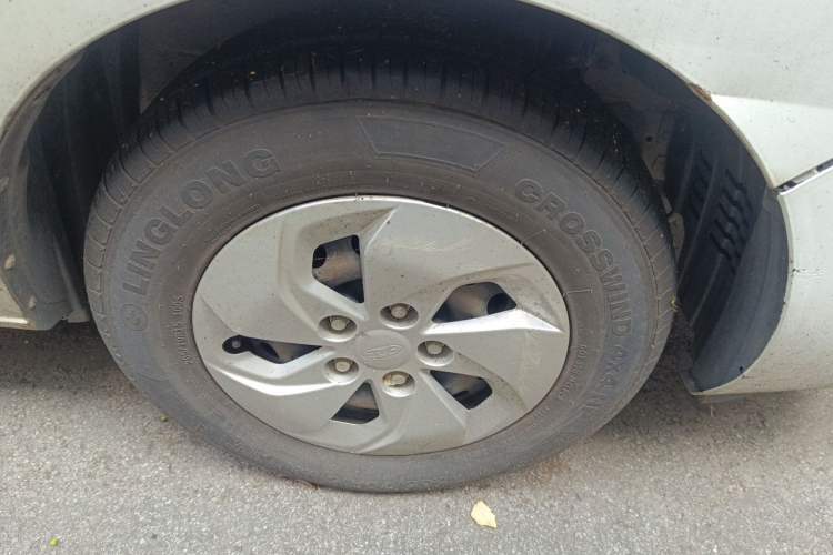 Used JAC Refine M4 2016 2.0L Manual Comfort Edition Right Front Wheel Hub