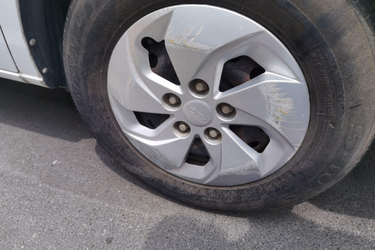 Used JAC Refine M4 2016 2.0L Manual Comfort Edition Right Front Wheel Hub