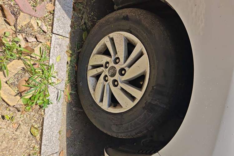 Used JAC Refine M4 2016 2.0L Manual Luxury Version Right Front Wheel Hub
