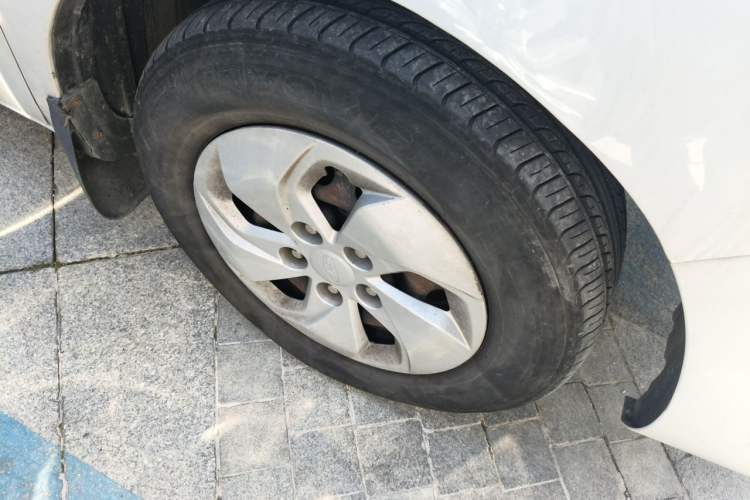 Used JAC Refine M4 2016 2.0L Manual Comfort Edition Right Front Wheel Hub