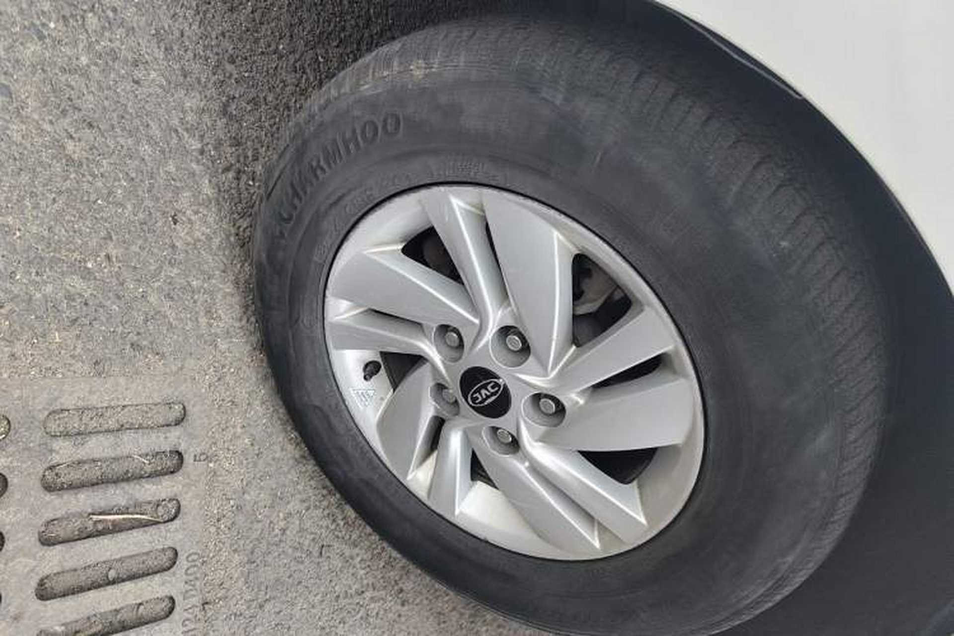 Used JAC Refine M4 2016 2.0L Manual Luxury Version Right Front Wheel Hub