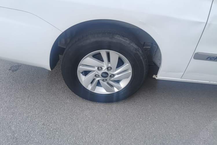Used JAC Refine M4 2016 2.0L Manual Luxury Version Right Rear Wheel Hub