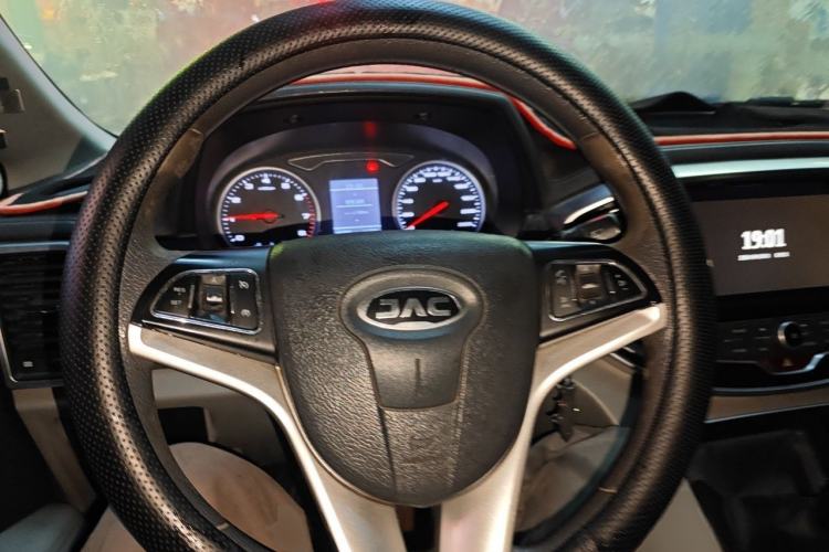 Used JAC Refine M4 2016 2.0L Manual Luxury Smart Version Steering Wheel