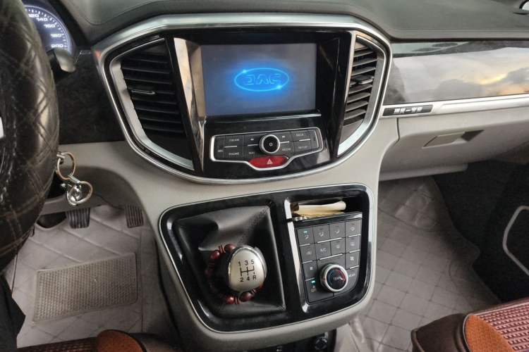 Used JAC Refine M4 2017 2.0T Manual Luxury Version Audio And AC Panel