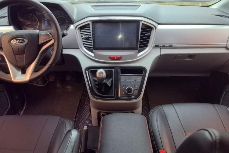 Used JAC Refine M4 2017 1.9T Diesel Manual Comfort Model Center Console