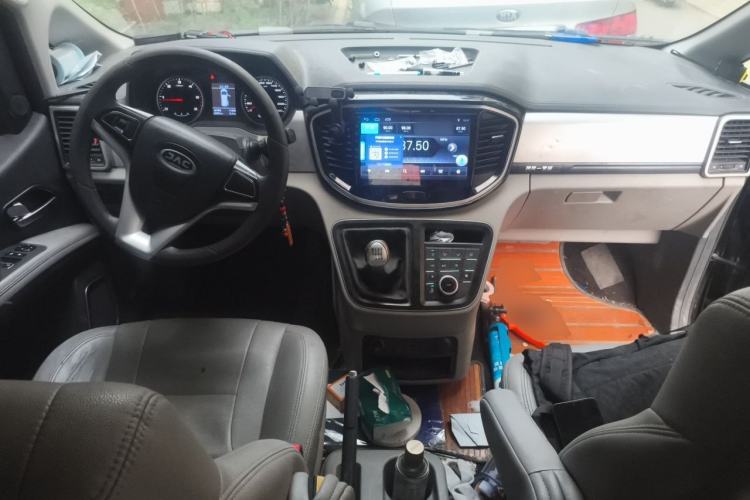 Used JAC Refine M4 2017 1.9T Diesel Manual Comfort Model Center Console