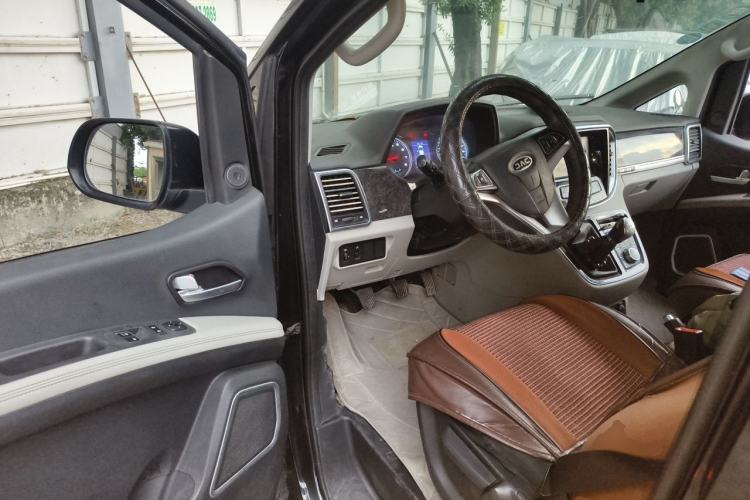 Used JAC Refine M4 2017 2.0T Manual Luxury Version Driver Seat