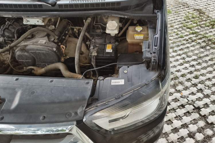 Used JAC Refine M4 2017 2.0T Manual Luxury Version Engine Bay Left