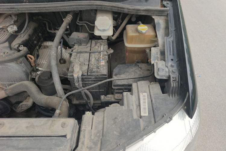 Used JAC Refine M4 2017 2.0T Manual Comfort Version Engine Bay Left