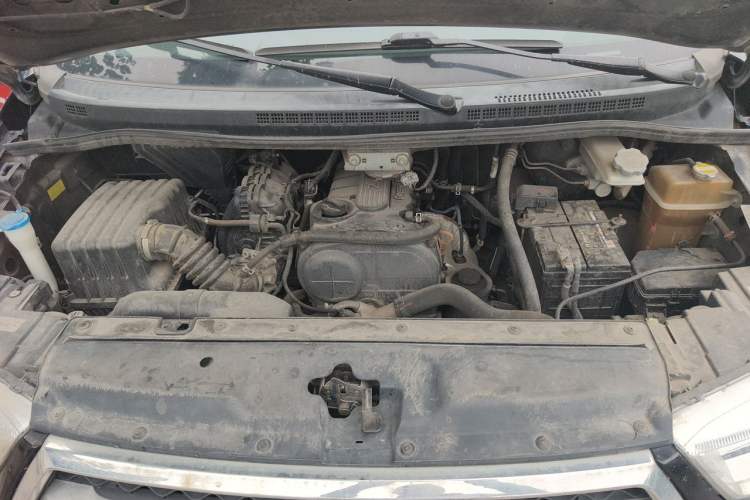Used JAC Refine M4 2017 2.0T Manual Comfort Version Engine Bay