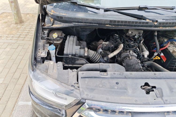 Used JAC Refine M4 2017 1.9T Diesel Manual Luxury Model Engine Bay Right