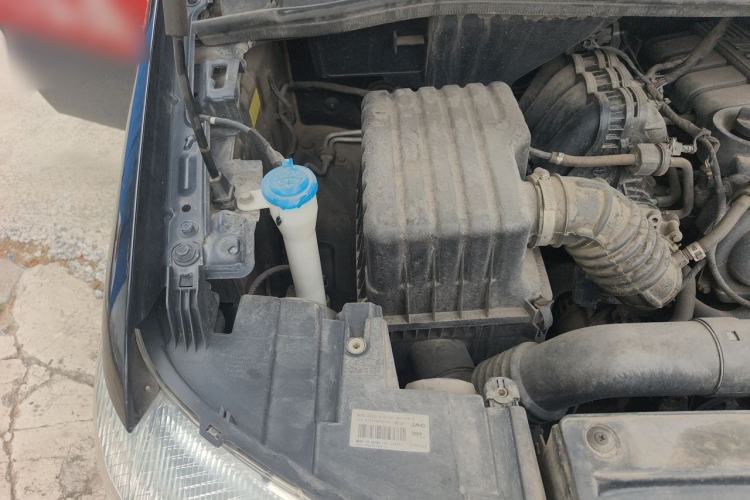Used JAC Refine M4 2017 2.0T Manual Comfort Version Engine Bay Right