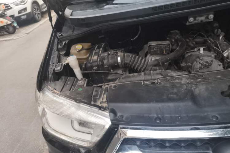 Used JAC Refine M4 2017 1.9T Diesel Manual Comfort Model Engine Bay Right