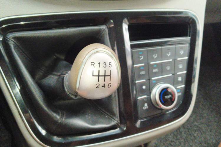 Used JAC Refine M4 2017 1.9T Diesel Manual Luxury Model Gear Lever