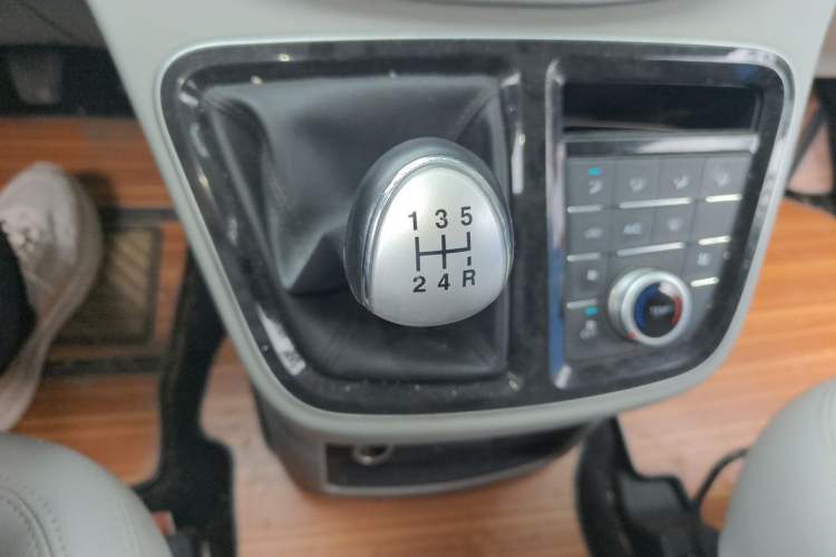 Used JAC Refine M4 2017 2.0T Manual Comfort Version Gear Lever